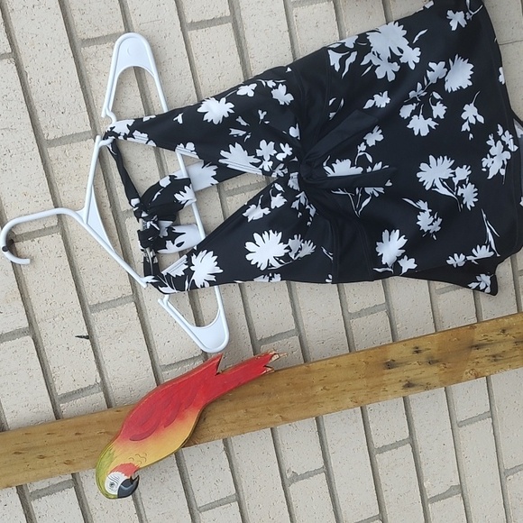 Swimsuit Top** - Picture 6 of 10